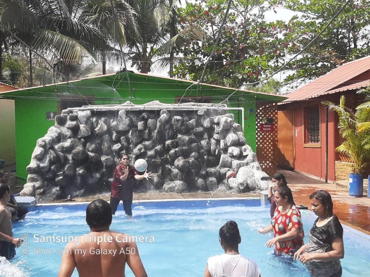 Nisarg Shrushti Farmhouse Hotel Poona Buitenkant foto