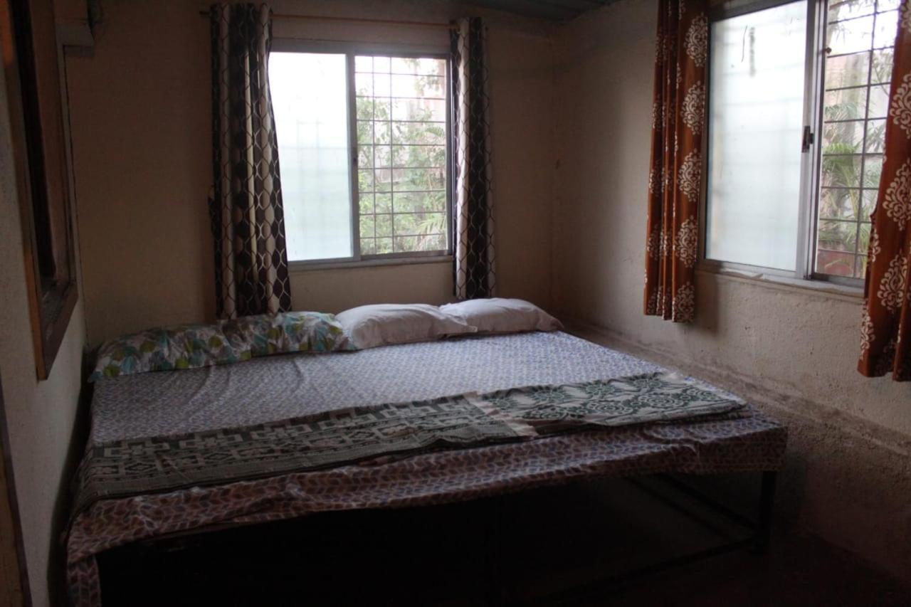 Nisarg Shrushti Farmhouse Hotel Poona Buitenkant foto