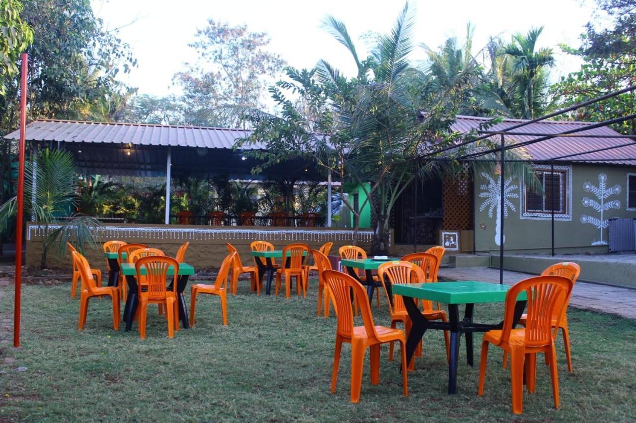 Nisarg Shrushti Farmhouse Hotel Poona Buitenkant foto