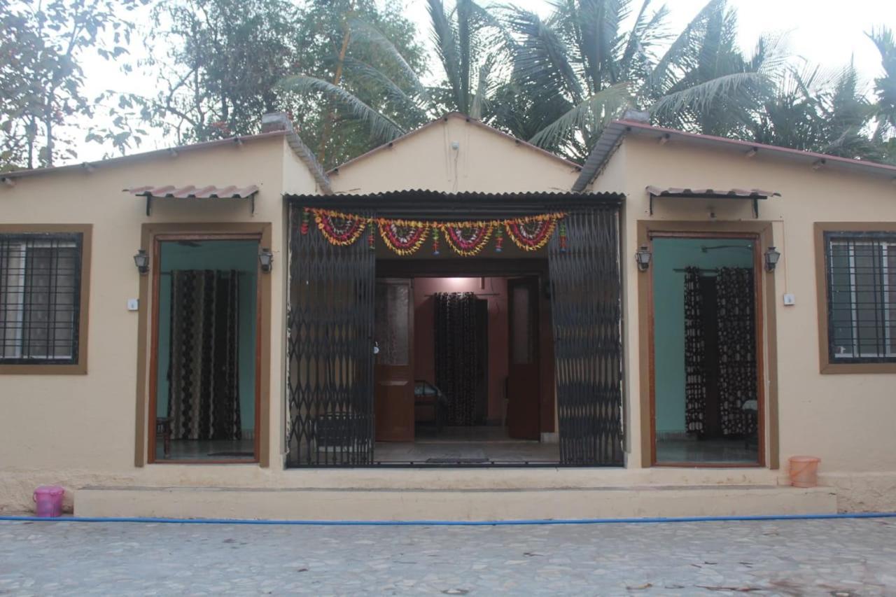 Nisarg Shrushti Farmhouse Hotel Poona Buitenkant foto