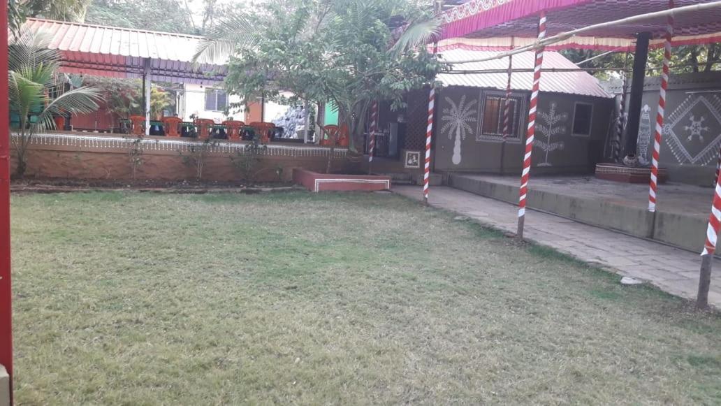 Nisarg Shrushti Farmhouse Hotel Poona Buitenkant foto